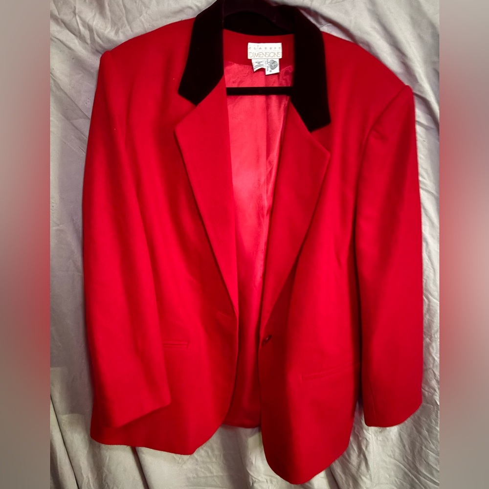 Vintage Red Blazer with black velvet collar size 18